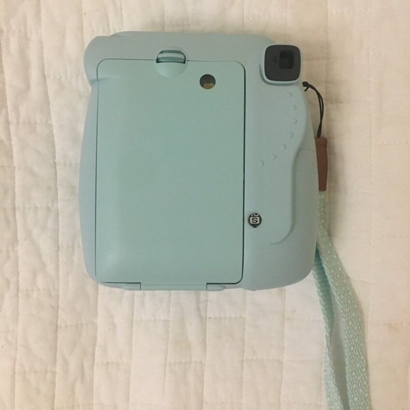 Fujifilm Instax Mini 9 Instant Camera w/ Case & Strap - Ice Blue - Picture 3 of 5